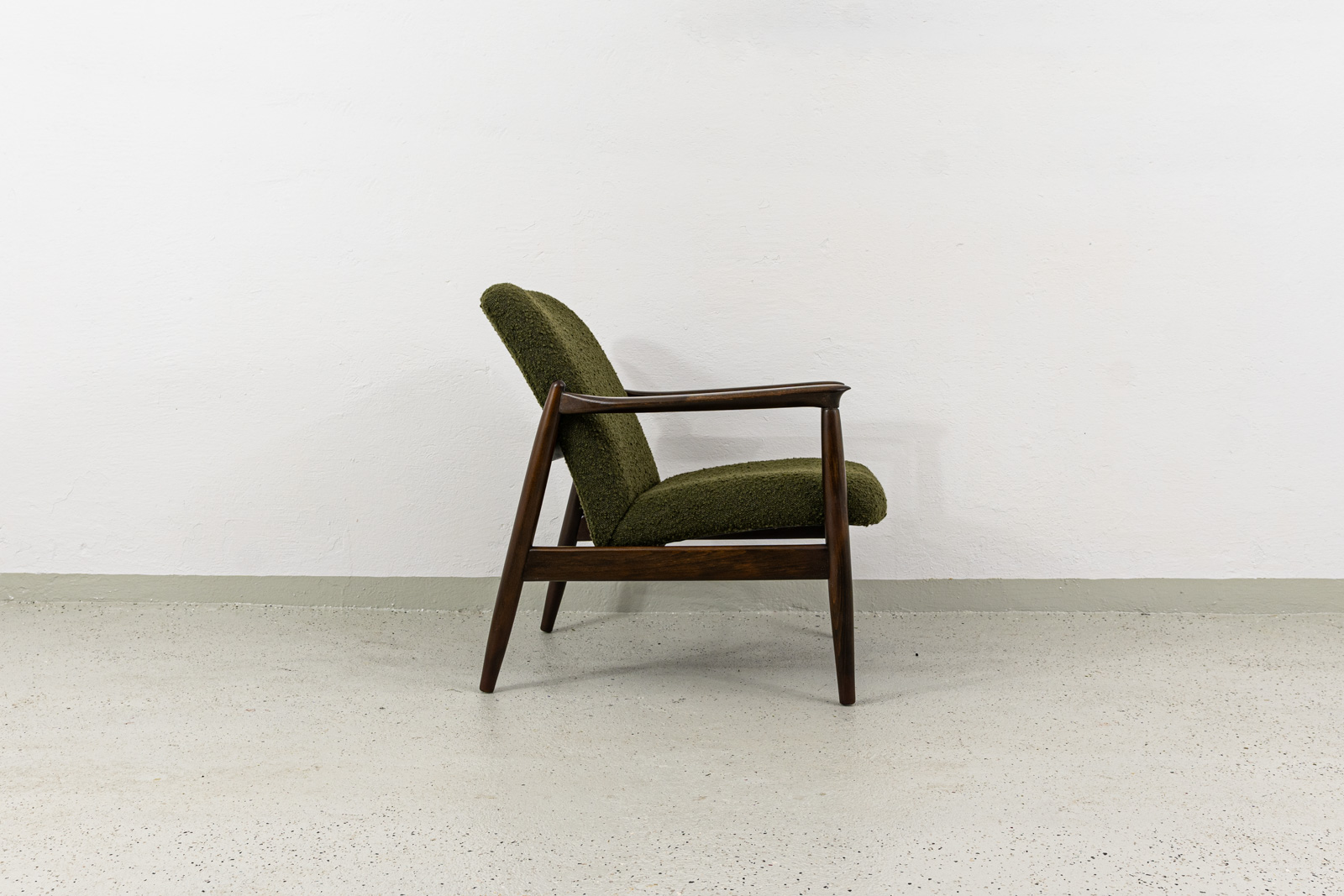 Fotel mid-century GFM-64, proj. Edmund Homa, Gościcińska Fabryka Mebli, PRL, Lata 60