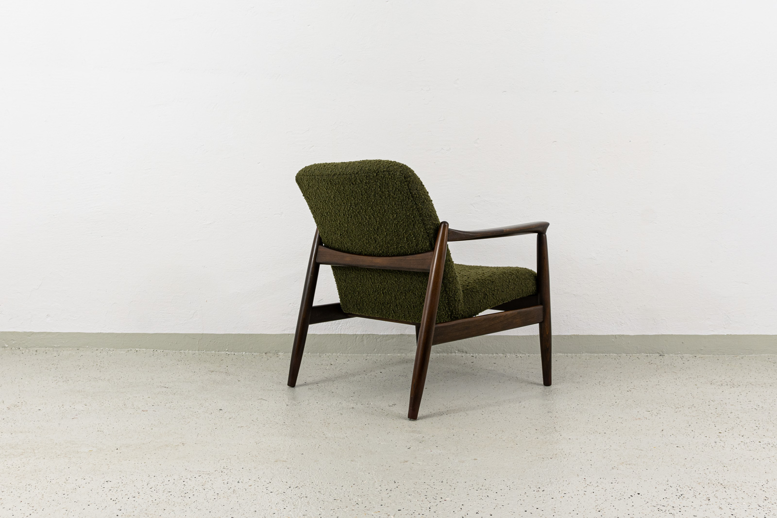 Fotel mid-century GFM-64, proj. Edmund Homa, Gościcińska Fabryka Mebli, PRL, Lata 60