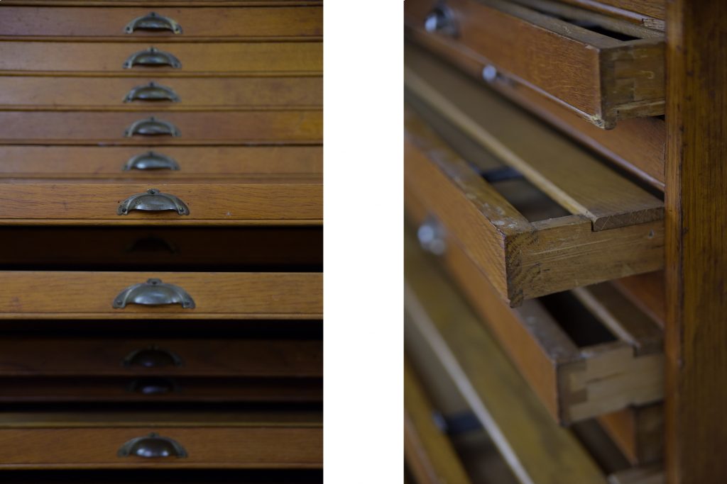 Duża szafa katalogowa z szufladami, lata 30