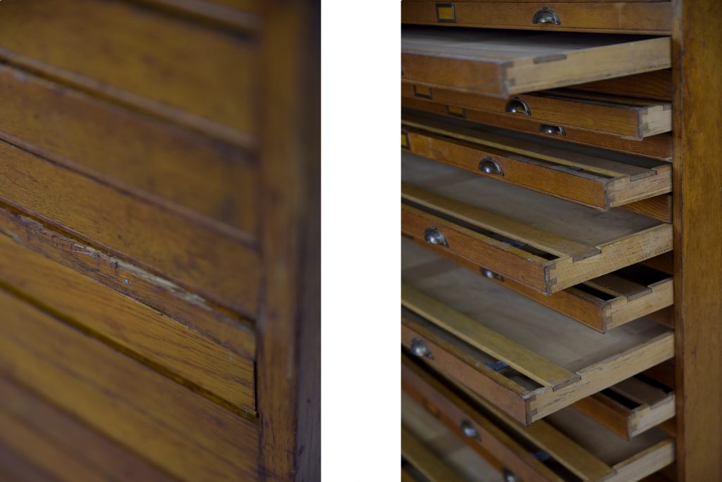 Duża szafa katalogowa z szufladami, lata 30