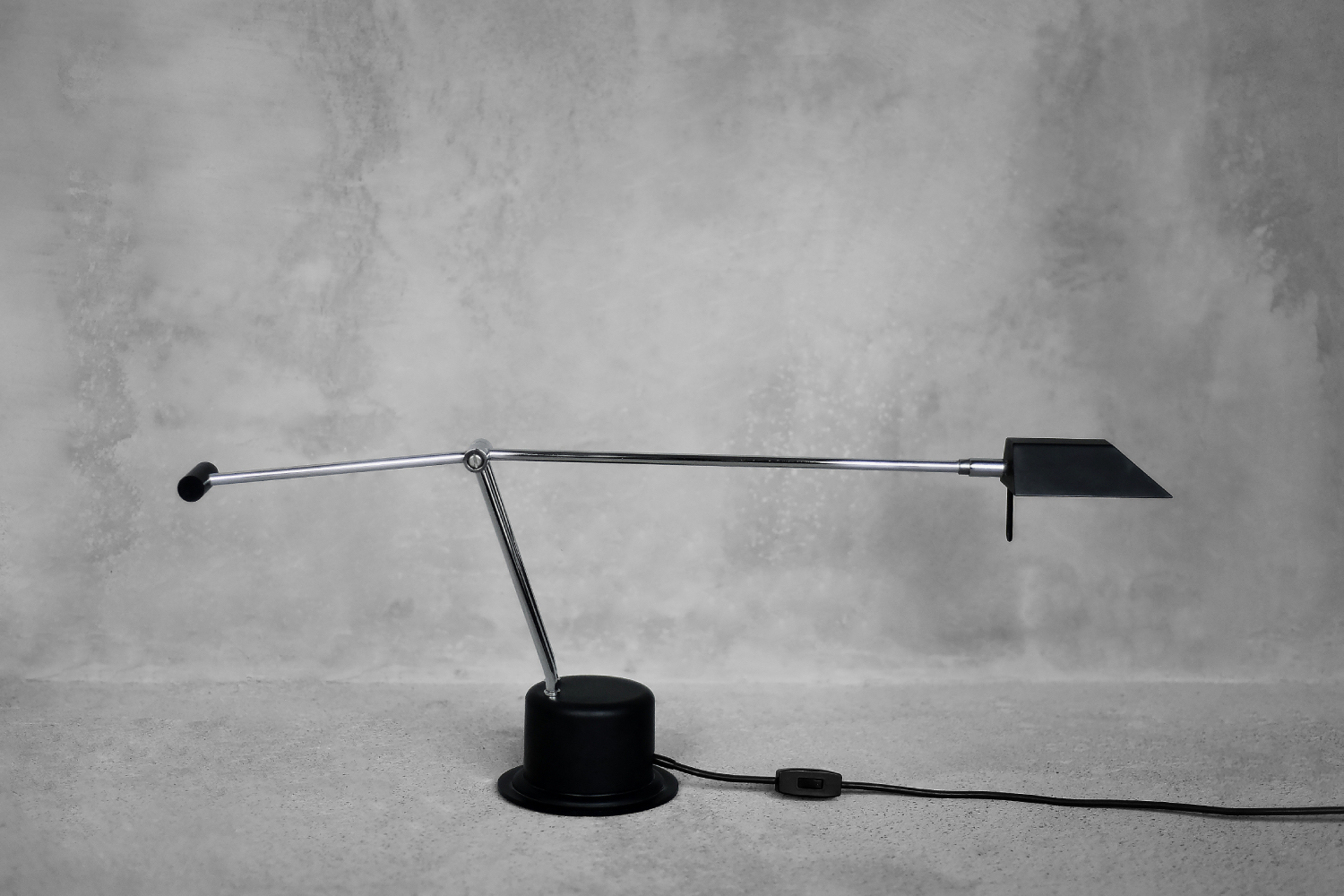 Minimalistyczna lampa biurkowa, Massive, Belgia, lata 80