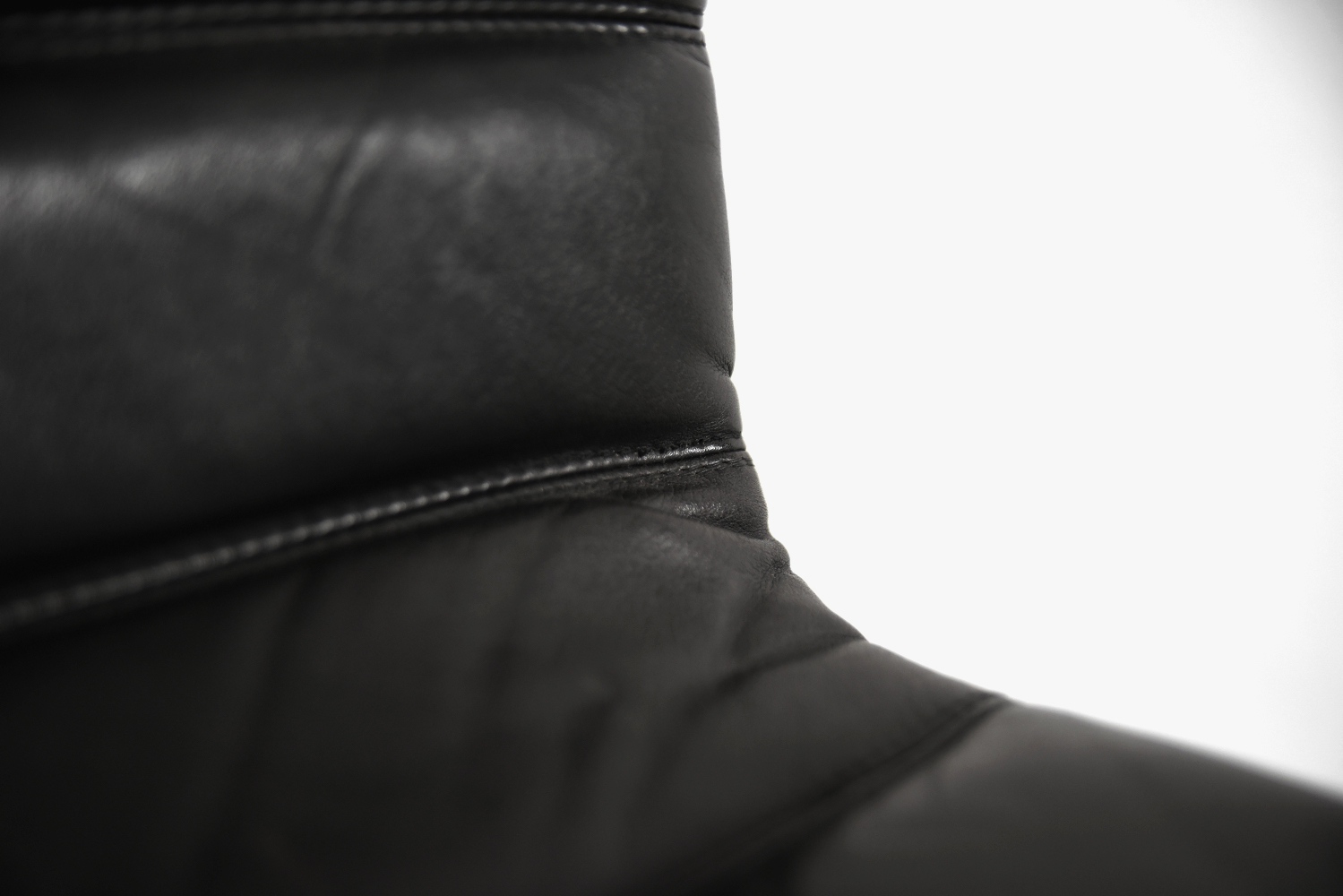 Para minimalistycznych skórzanych krzeseł, Pol International, Niemcy, lata 60