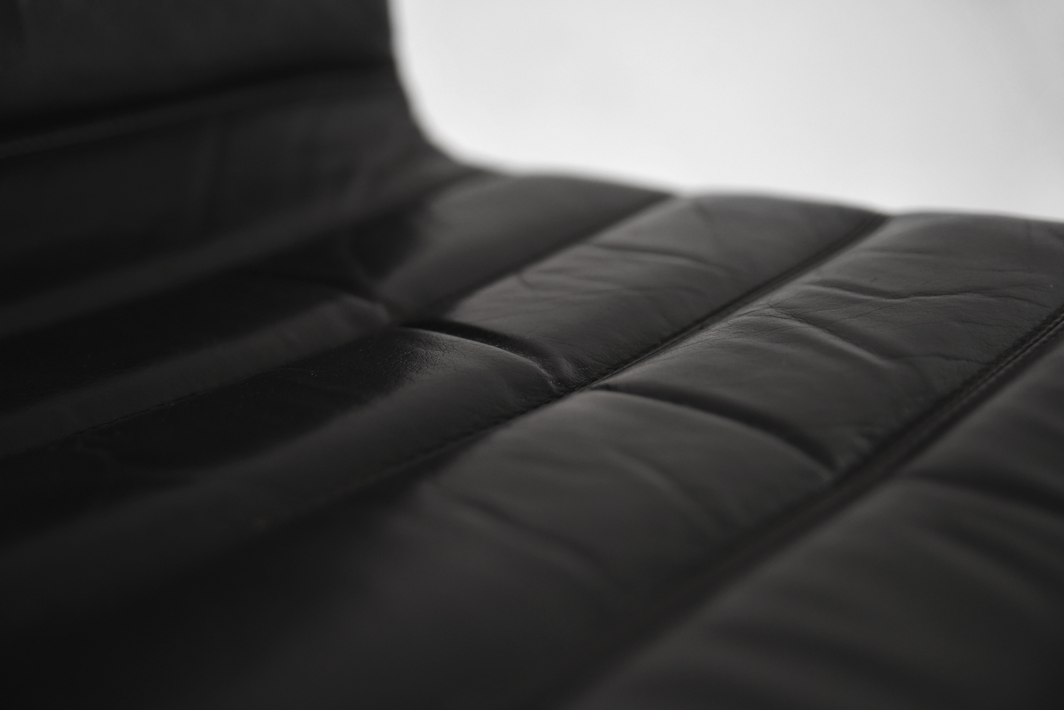 Para minimalistycznych skórzanych krzeseł, Pol International, Niemcy, lata 60