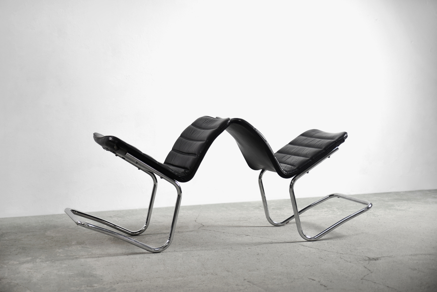 Para minimalistycznych skórzanych krzeseł, Pol International, Niemcy, lata 60