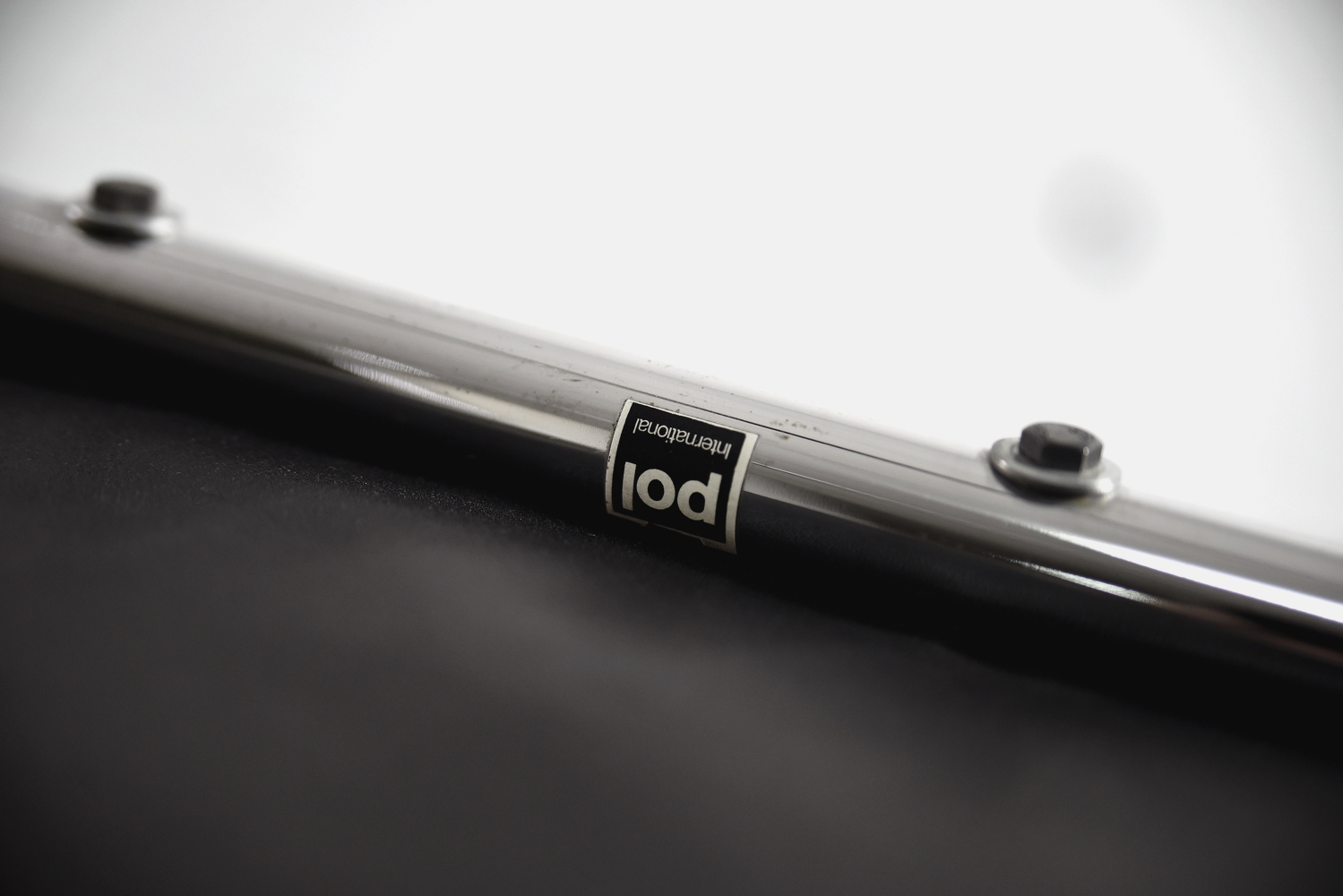 Para minimalistycznych skórzanych krzeseł, Pol International, Niemcy, lata 60