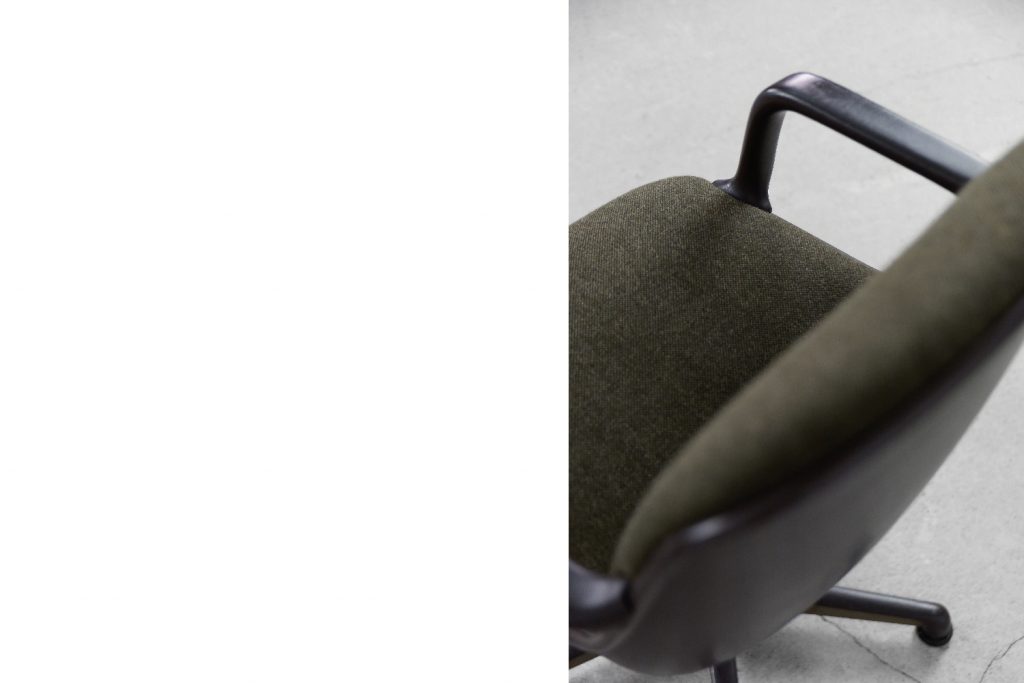 Para foteli biurowych, proj. Charles Pollock, Comforto, Niemcy, lata 70