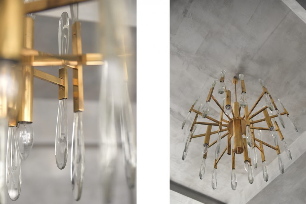 Mosiężny żyrandol, proj. G. Sciolari, Włochy, lata 70