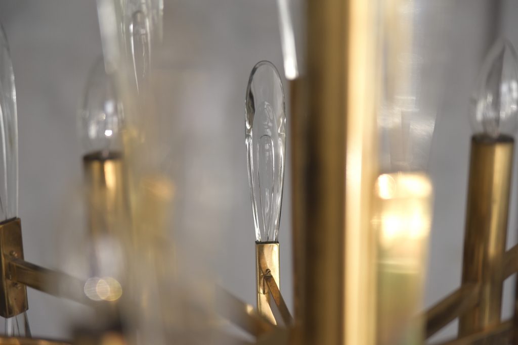 Mosiężny żyrandol, proj. G. Sciolari, Włochy, lata 70