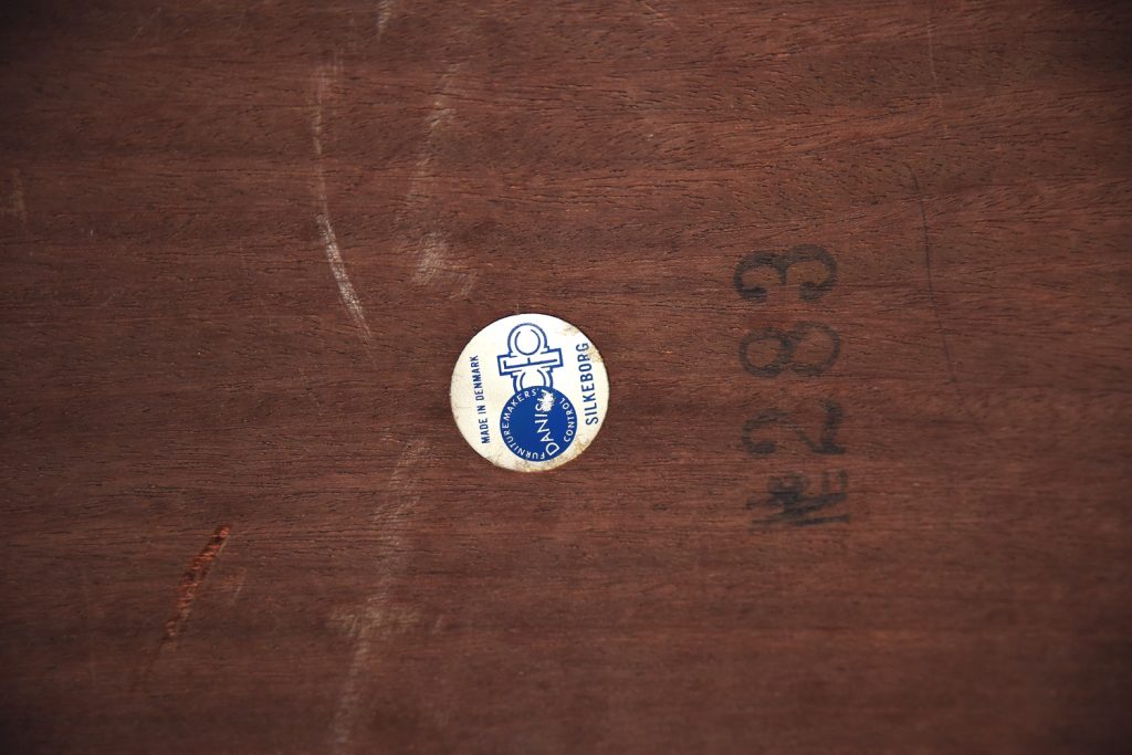 Okrągły stolik palisandrowy 283 ,proj. J. Andersen, C.F.C. Silkebørg, Dania, lata 60