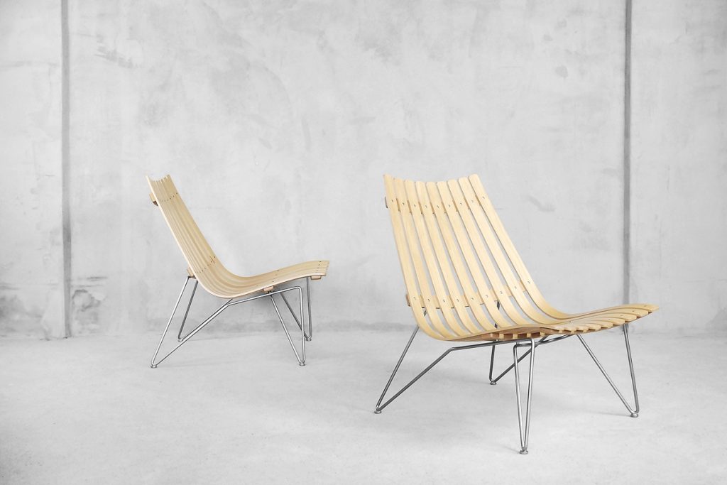 Para dębowych krzeseł Scandia, proj. H. Brattruda, Norwegia, lata 2000