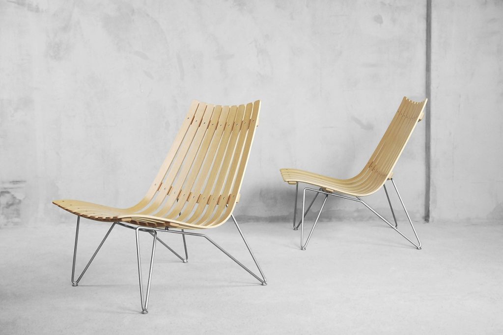 Para dębowych krzeseł Scandia, proj. H. Brattruda, Norwegia, lata 2000