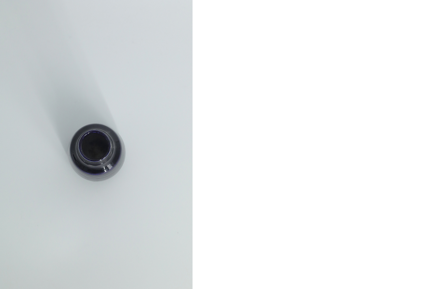 Mały granatowy wazon kamionkowy, proj. Gunnar Borg, Höganäs Keramik, Szwecja, lata 60