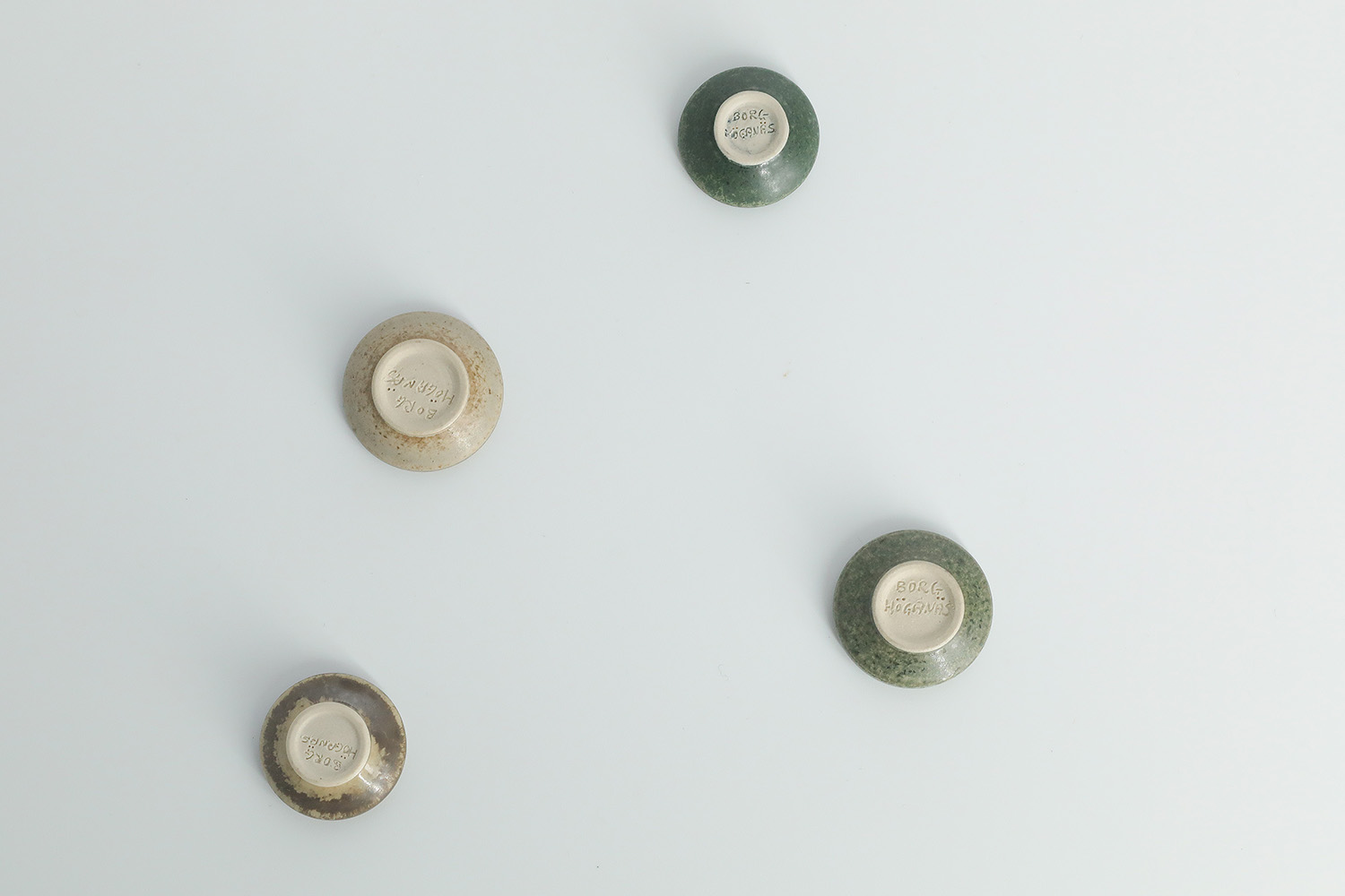 Komplet 4 brązowo-zielonych misek ceramicznych, proj. Gunnar Borg, Höganäs Keramik, Szwecja, lata 60