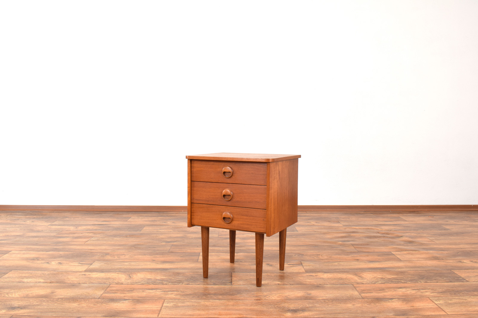 Szafka nocna tekowa, Dania, lata 60