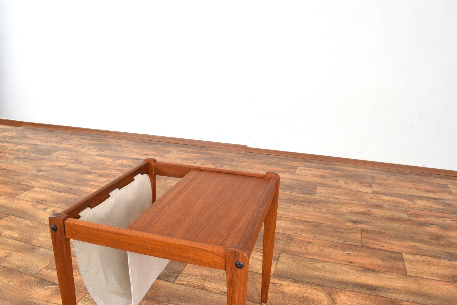 Gazetnik tekowy prod. Furbo, Dania, lata 60