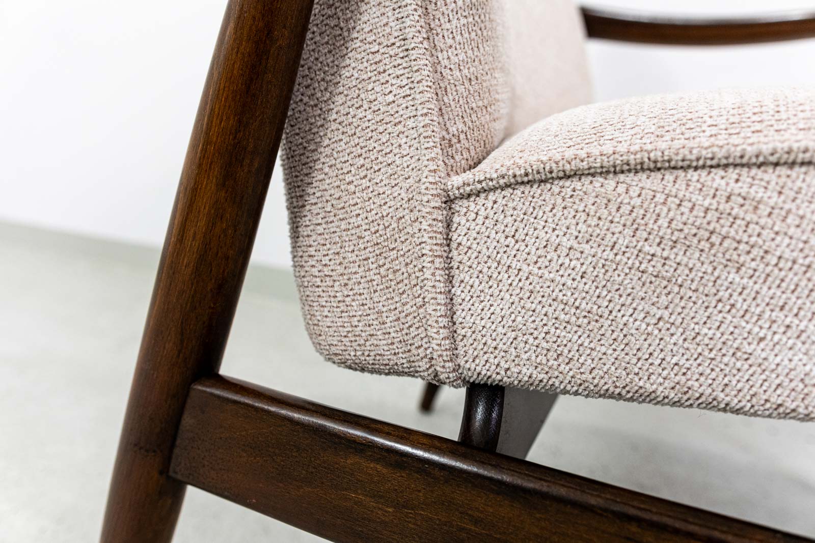 Fotel GFM-87 proj. Juliusz Kędziorek, Gościcińska Fabryka Mebli, PRL, Lata 60