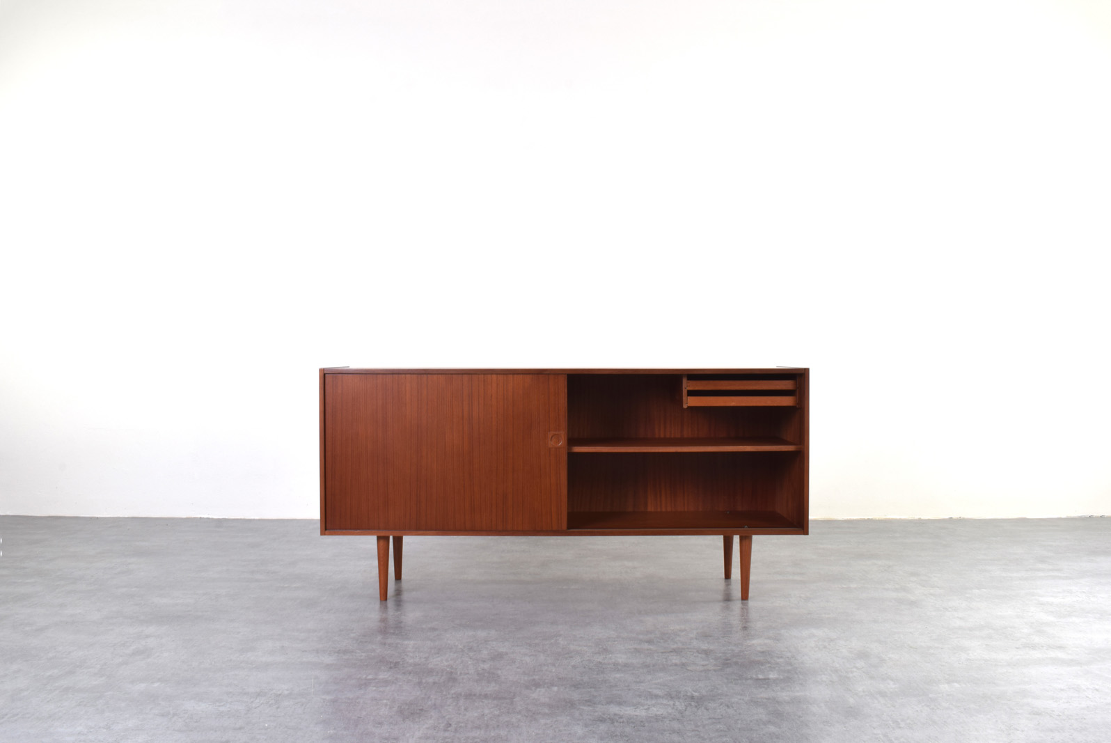 Tekowy sideboard, Farsø Møbelfabrik, Dania, lata 60