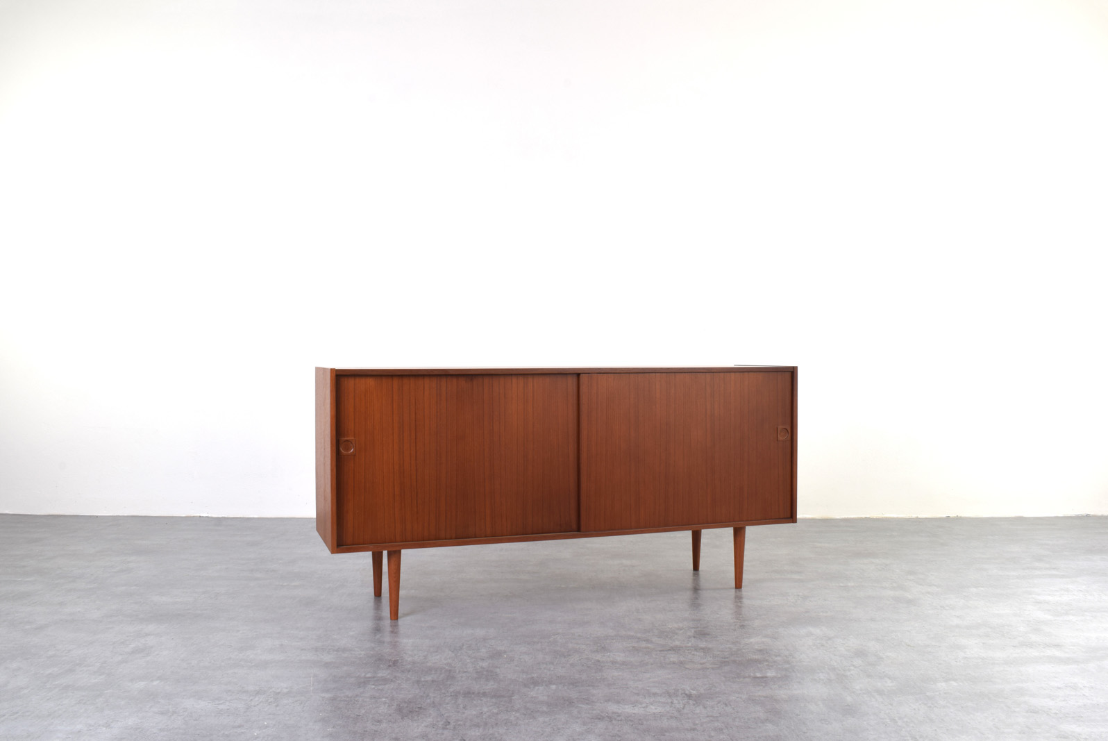 Tekowy sideboard, Farsø Møbelfabrik, Dania, lata 60