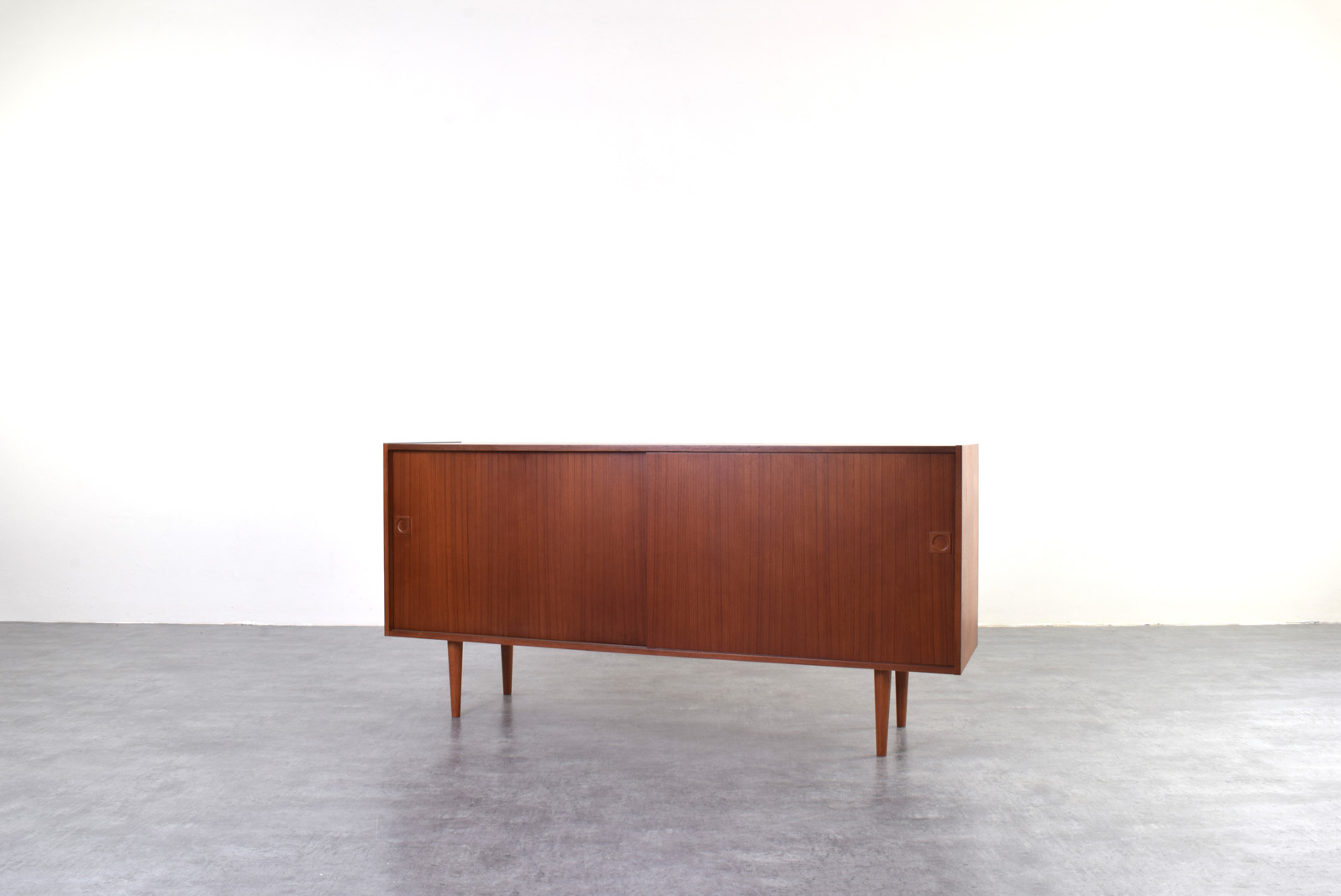 Tekowy sideboard, Farsø Møbelfabrik, Dania, lata 60