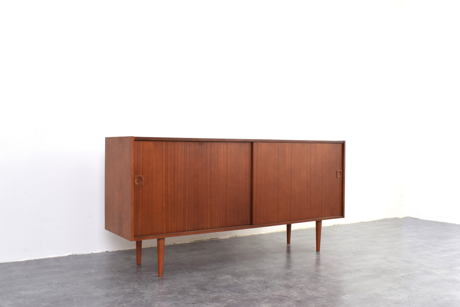 Tekowy sideboard, Farsø Møbelfabrik, Dania, lata 60