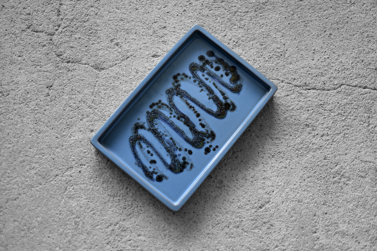 Błękitna taca ceramiczna, Szwecja, lata 60