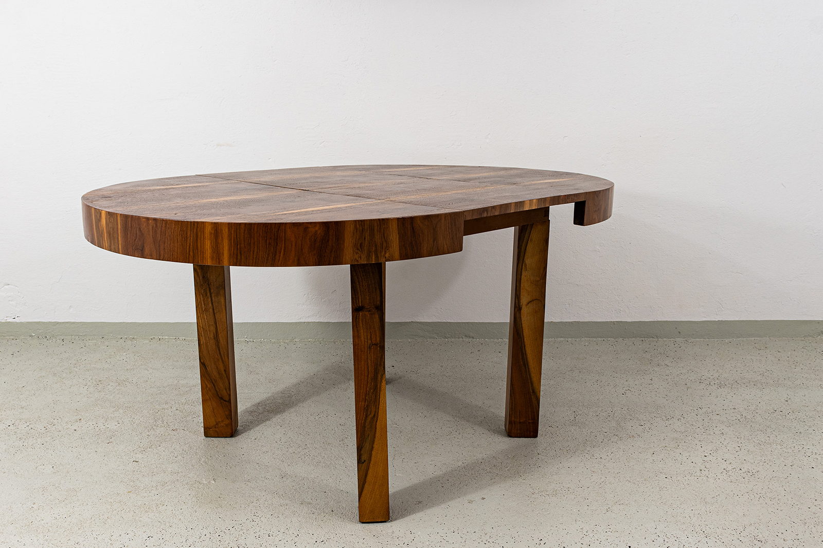 Okrągły stół rozkładany, Polska, lata 50