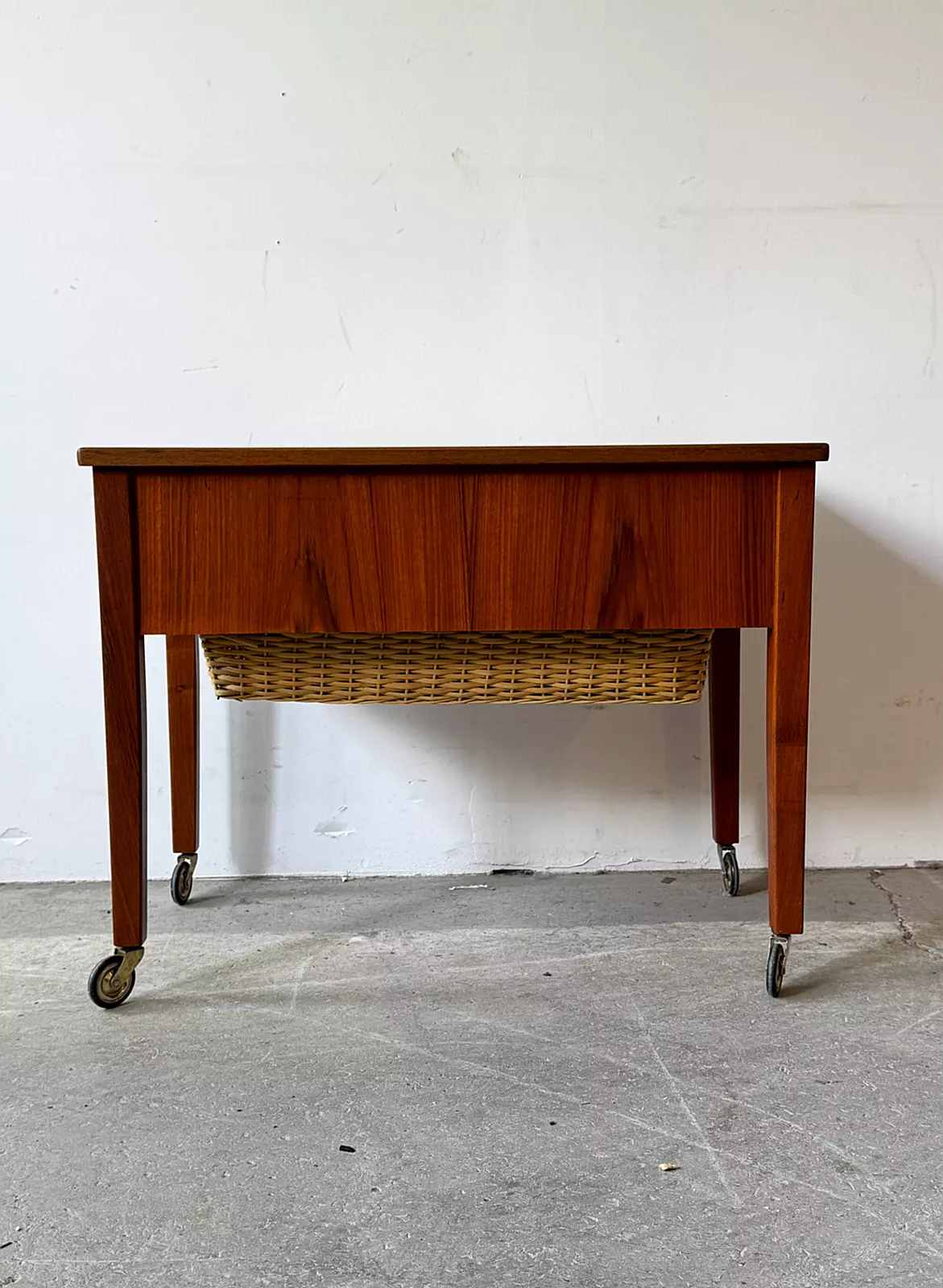 Mobilny stolik/niciak, Dania, lata 60