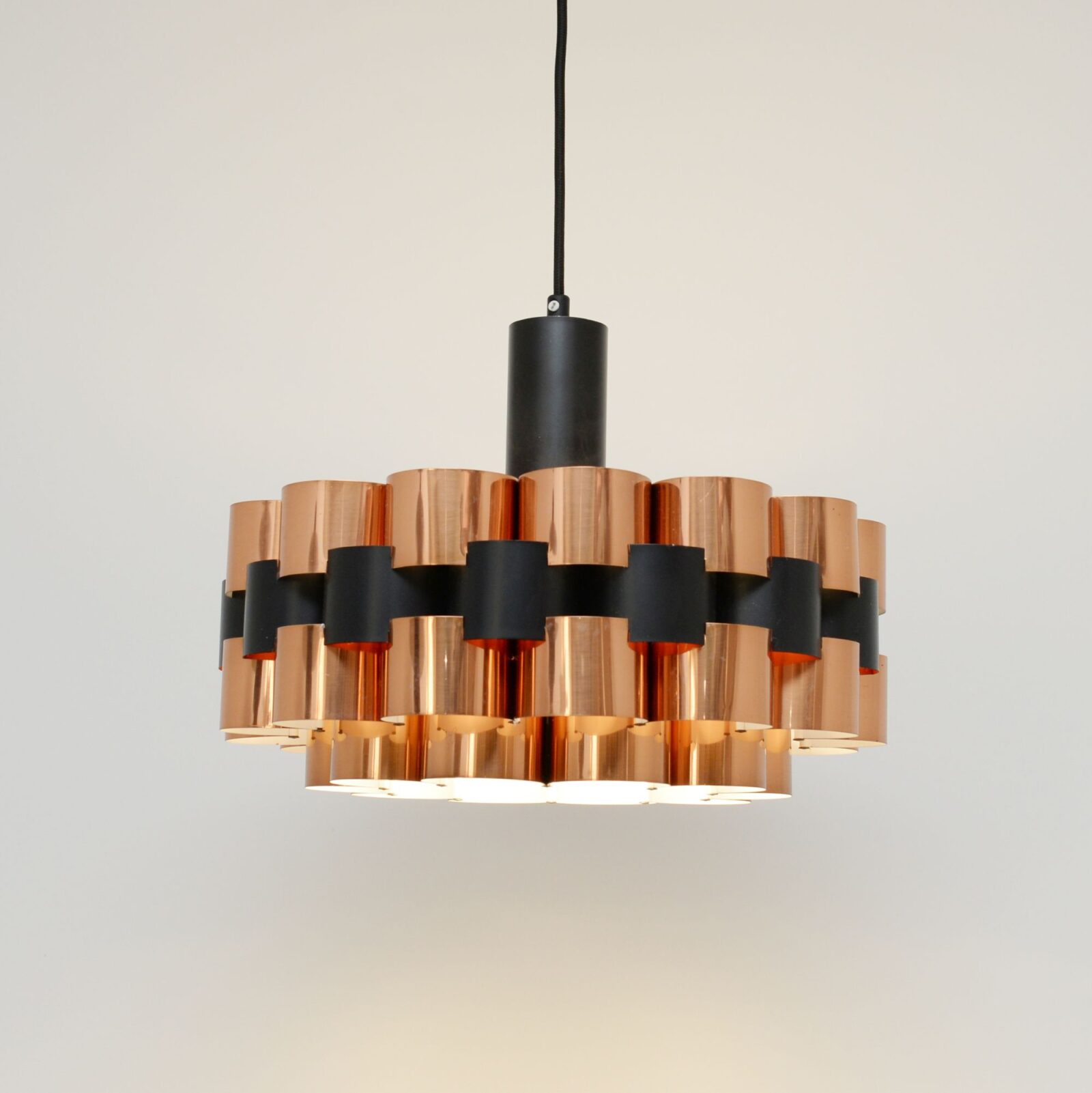 Miedziana lampa proj. Werner Schou dla Coronell Elektro, lata 70
