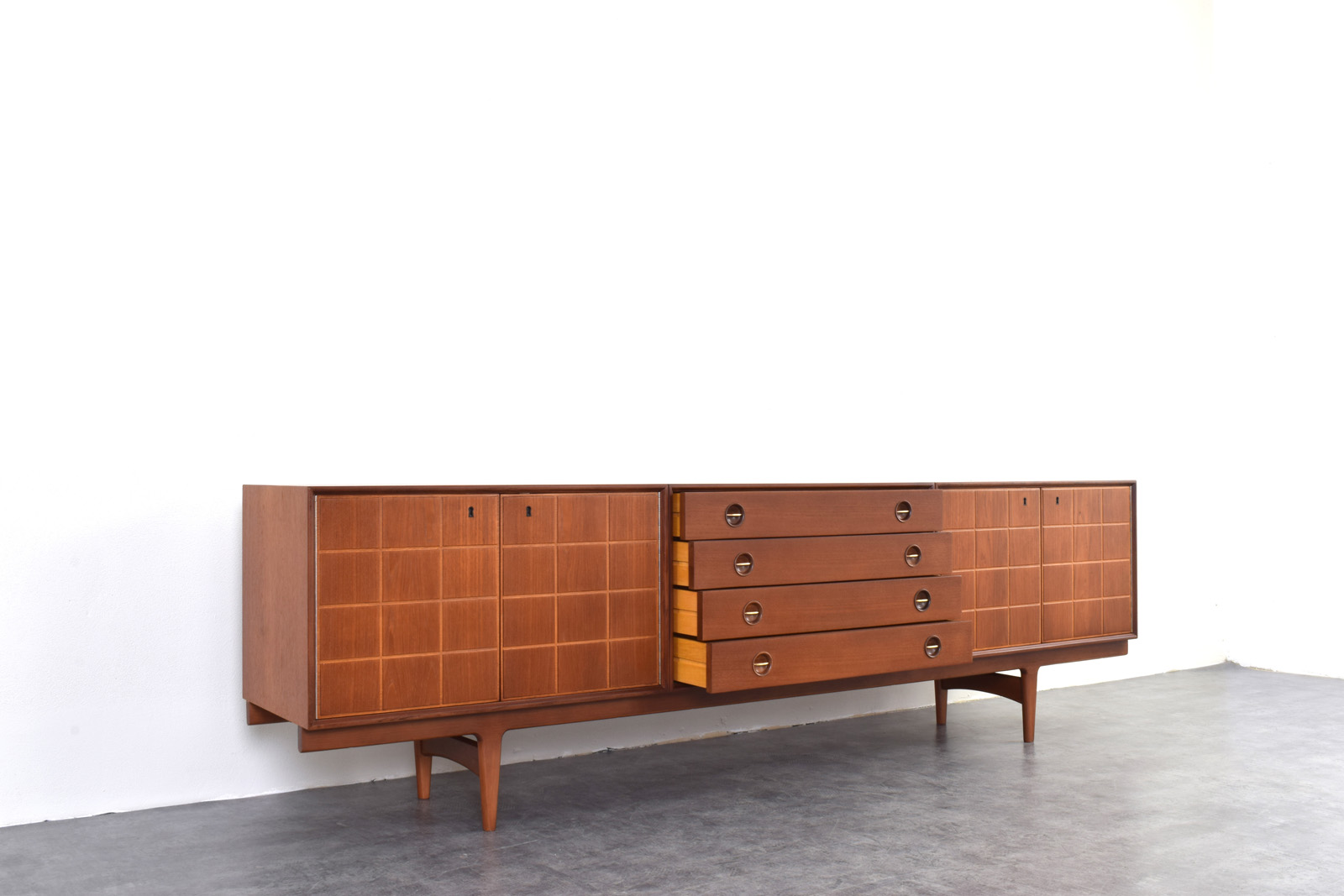 Komoda tekowa proj. Rolf Rastad & Adolf Relling prod. Gustav Bahus, Norwegia, lata 60