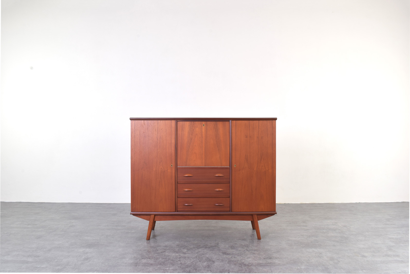 Skandynawski highboard tekowy, Dania, lata 60