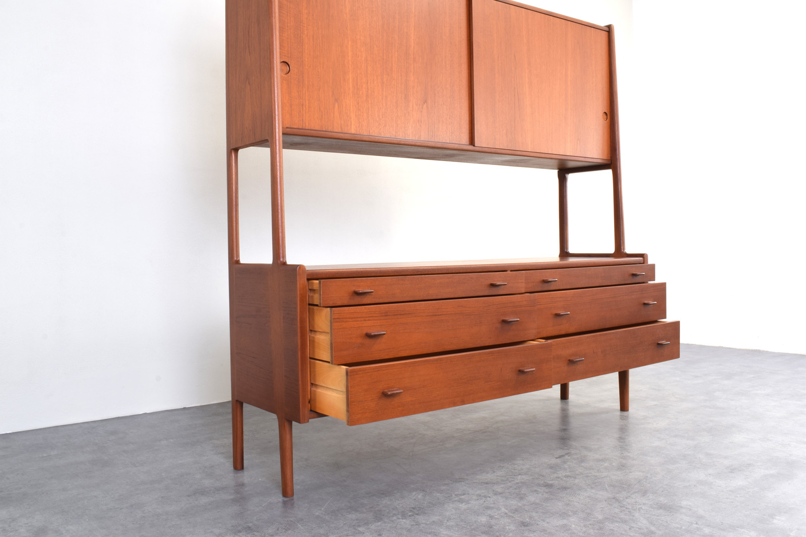 Komoda model RY-20 proj. Hans Wegner, prod. Ry Møbler, Dania, lata 50