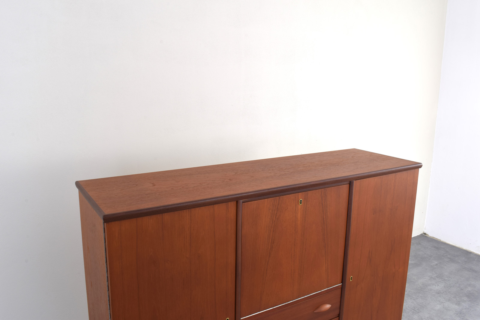 Skandynawski highboard tekowy, Dania, lata 60