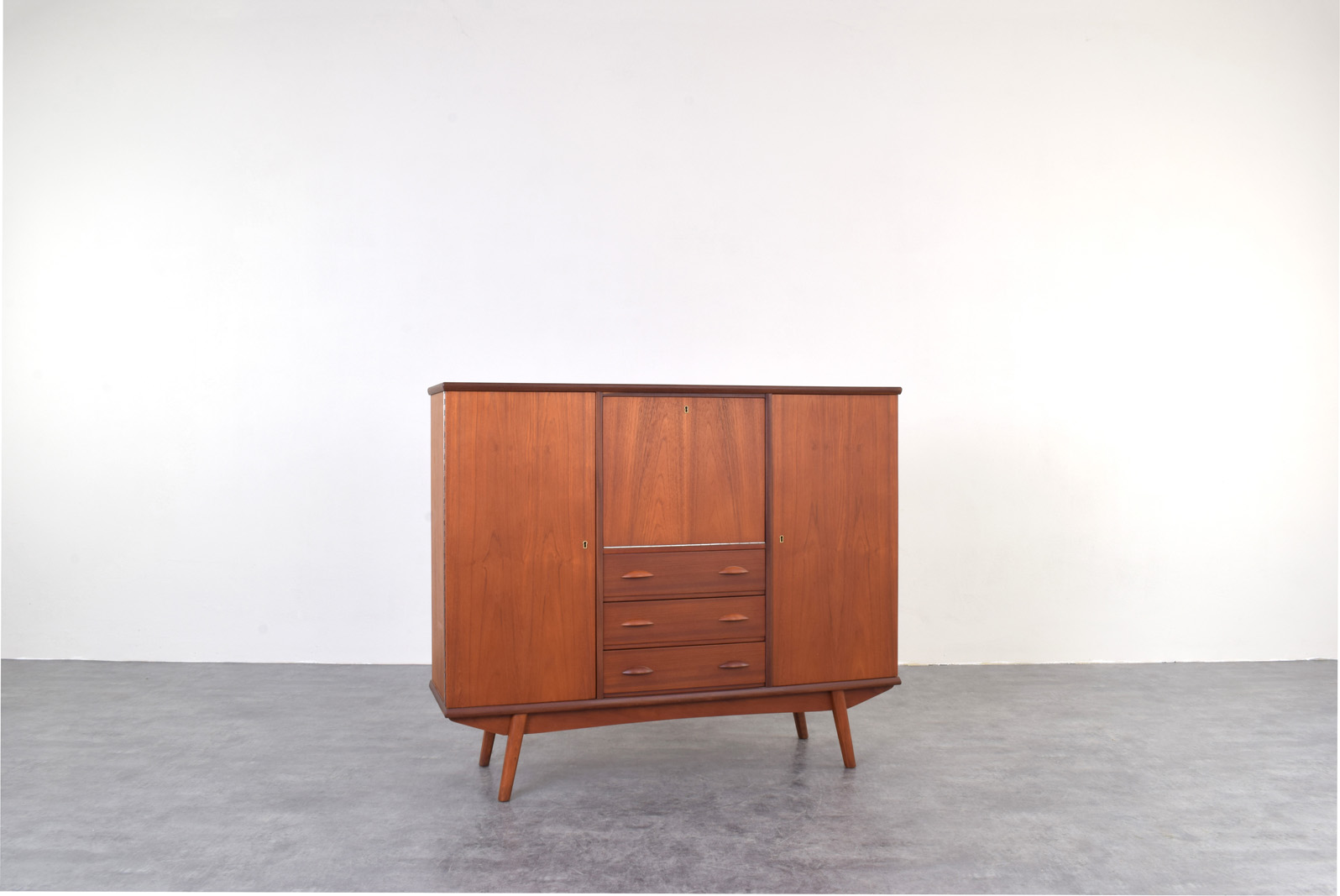 Skandynawski highboard tekowy, Dania, lata 60