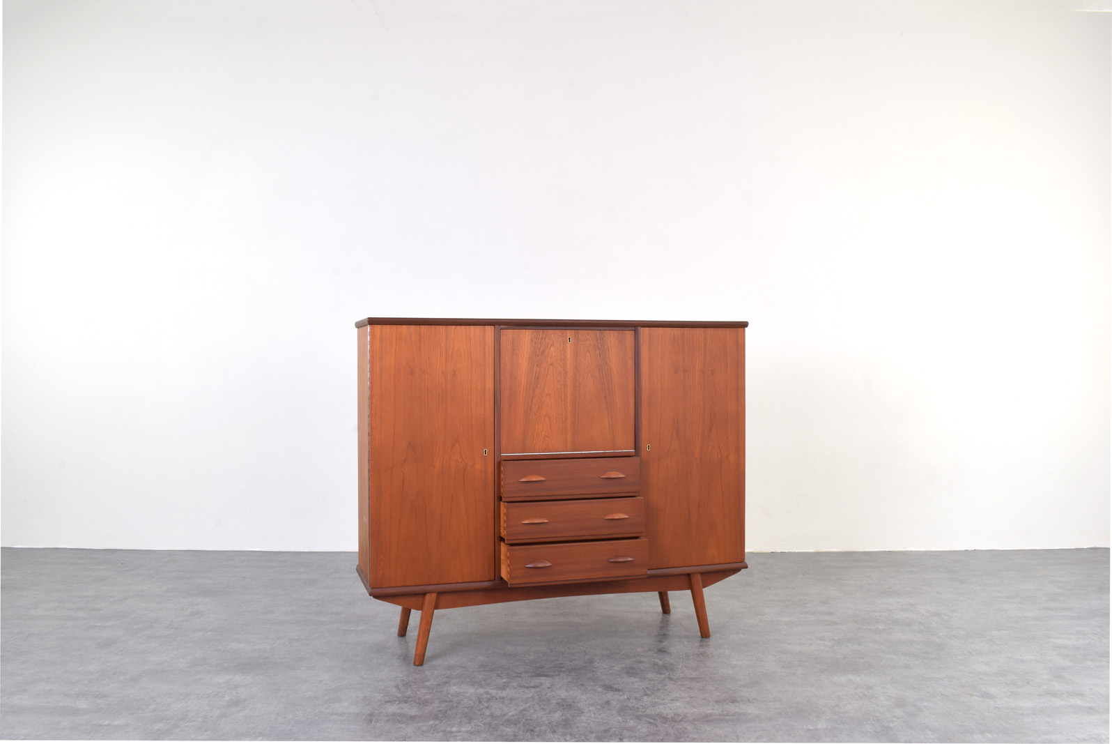 Skandynawski highboard tekowy, Dania, lata 60