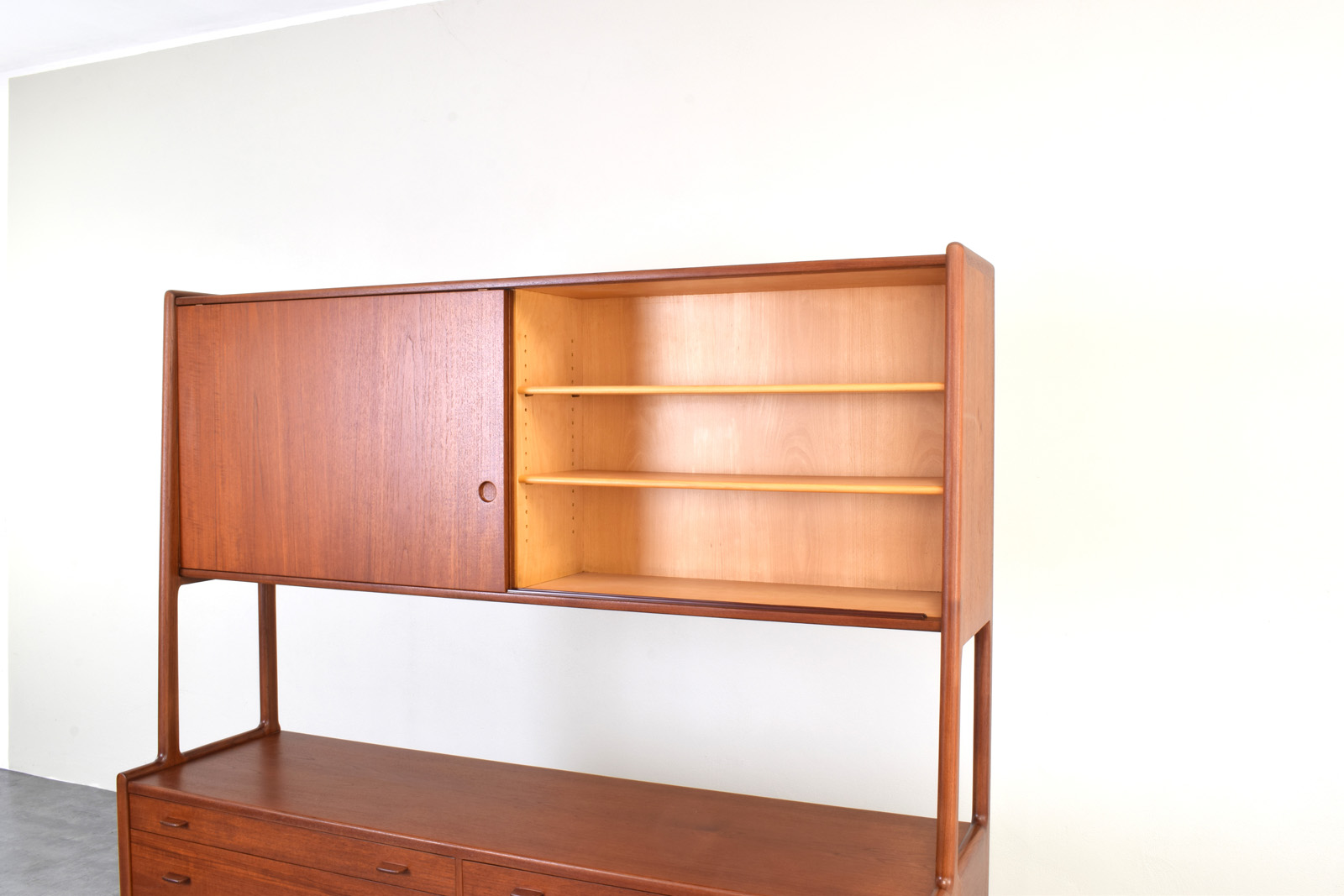 Komoda model RY-20 proj. Hans Wegner, prod. Ry Møbler, Dania, lata 50
