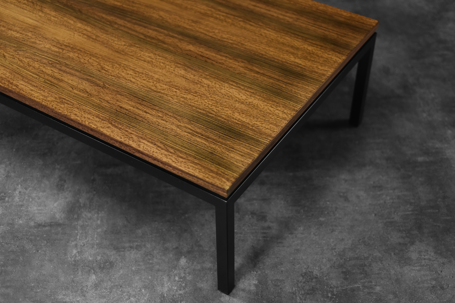 Niski tekowy stolik kawowy, Dania, lata 60