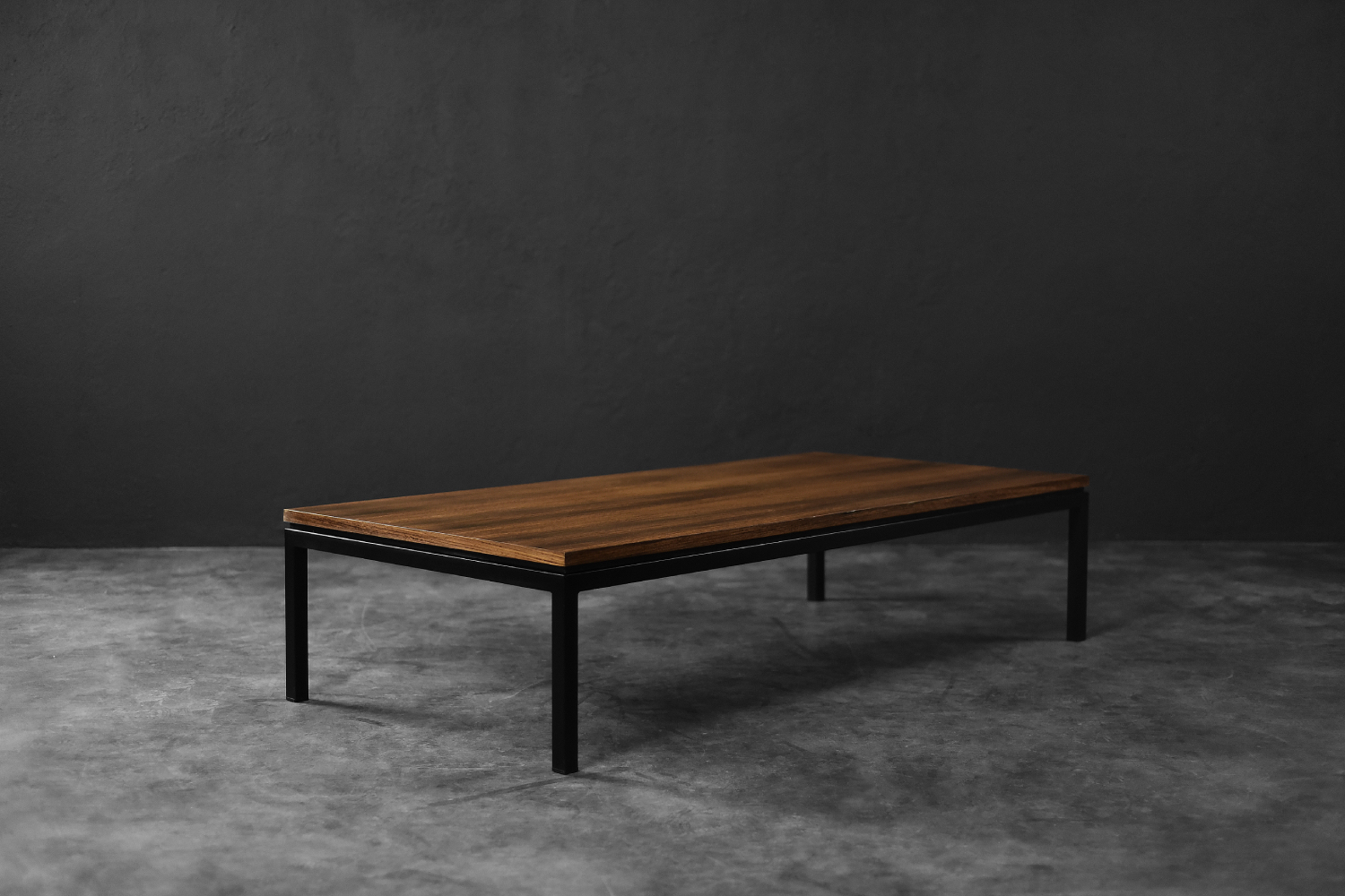 Niski tekowy stolik kawowy, Dania, lata 60