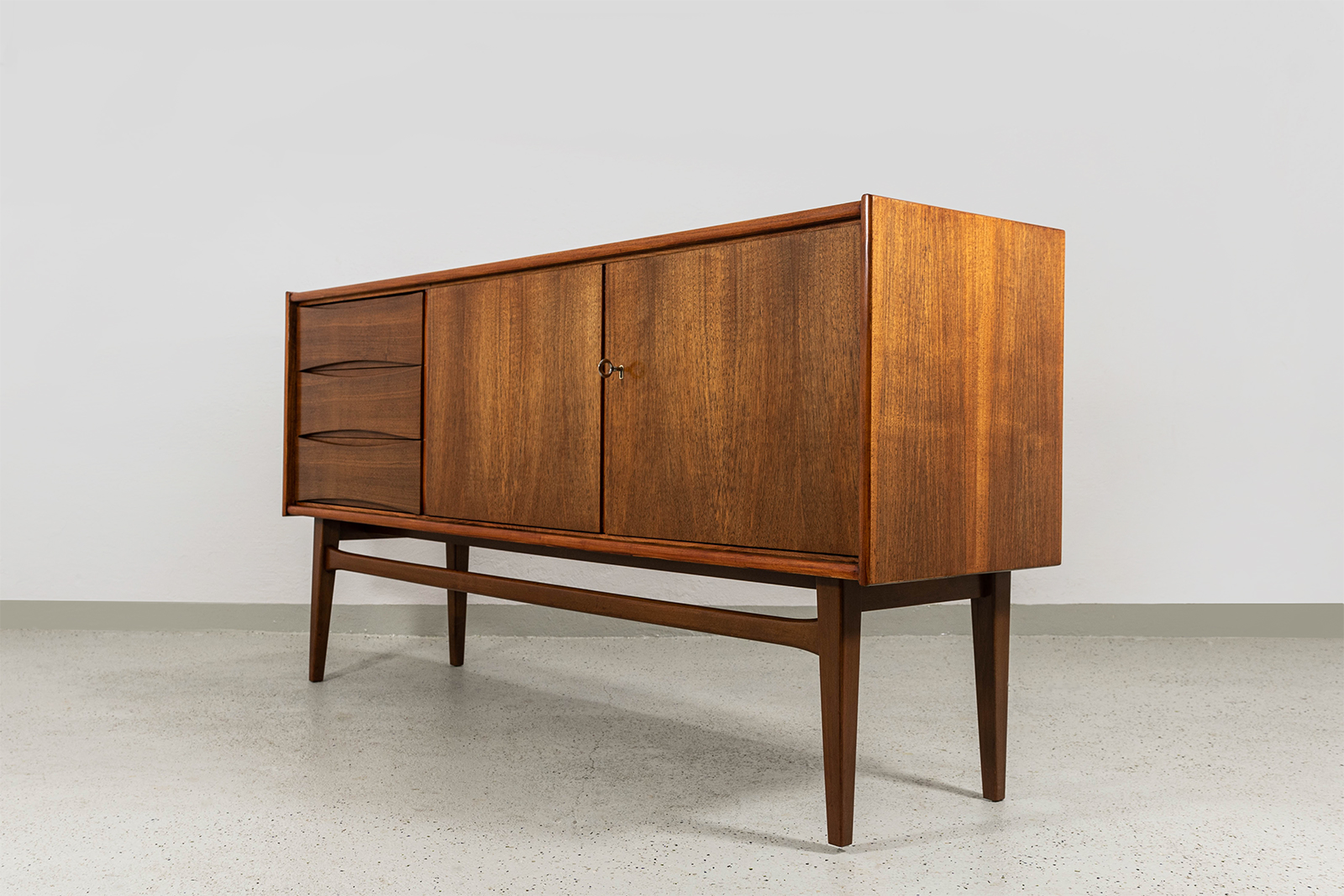 Komoda PRL, Bydgoskie Fabryki Mebli, Polska, Lata 60