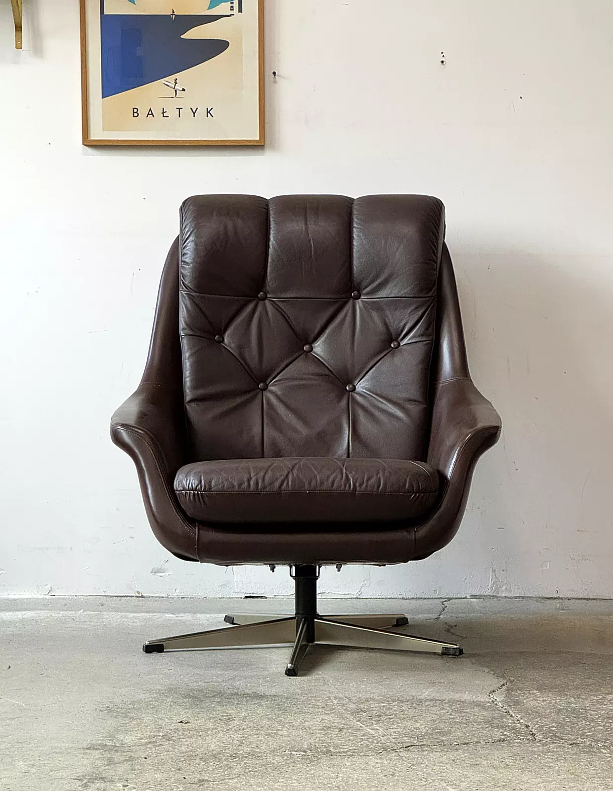Swivel leather armchair, Denmark, 1960s/70s
