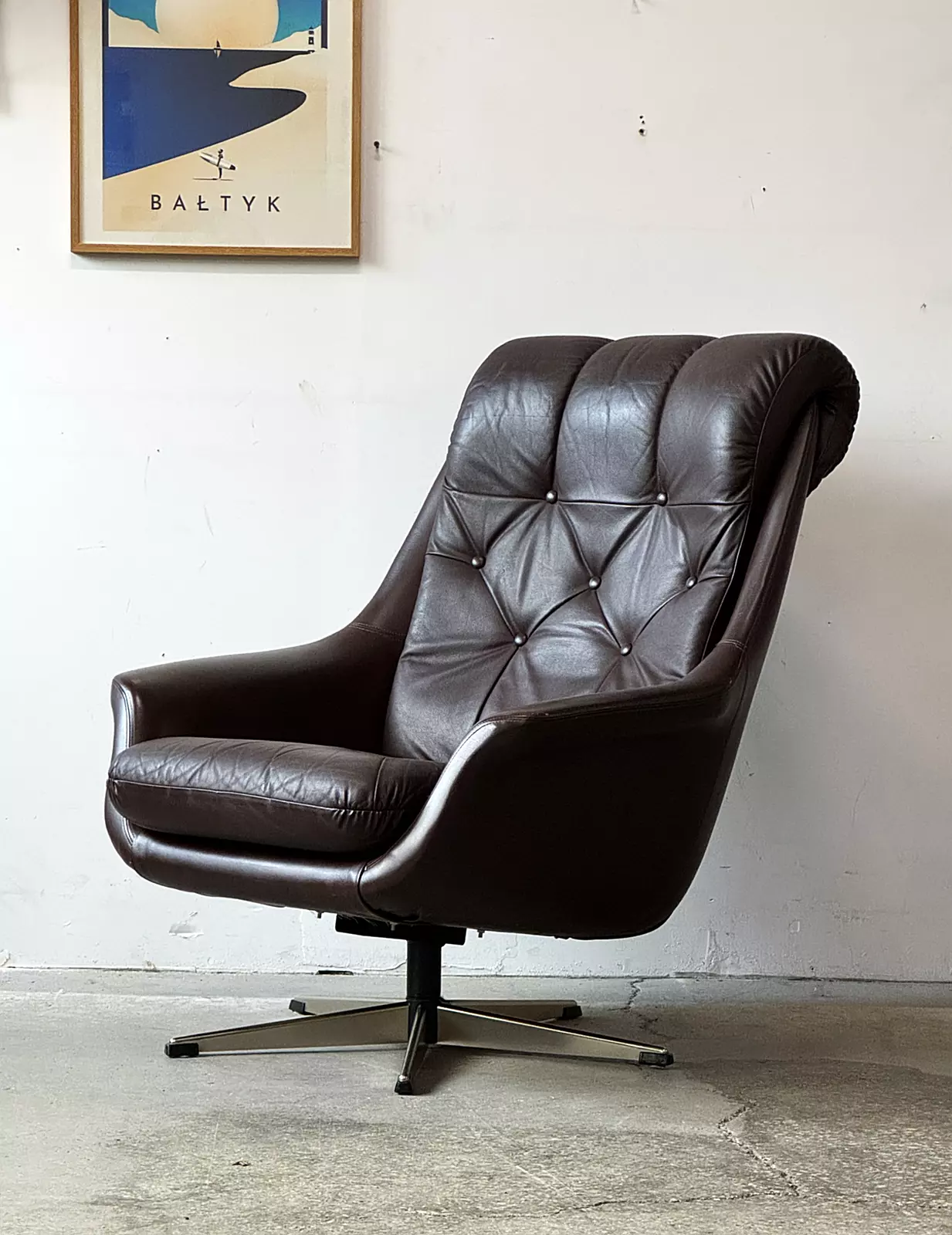 Swivel leather armchair, Denmark, 1960s/70s
