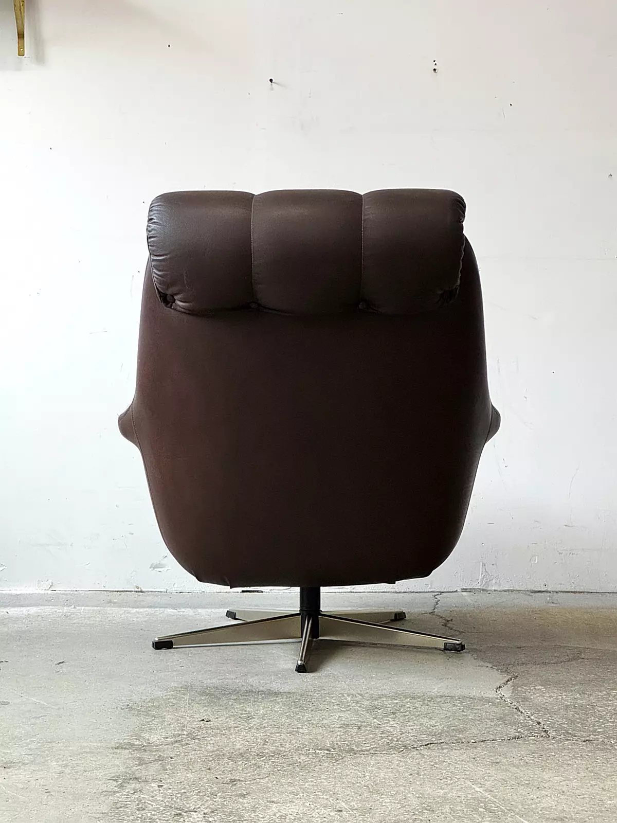 Swivel leather armchair, Denmark, 1960s/70s