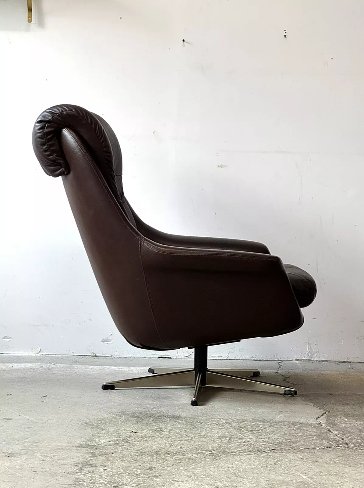Swivel leather armchair, Denmark, 1960s/70s