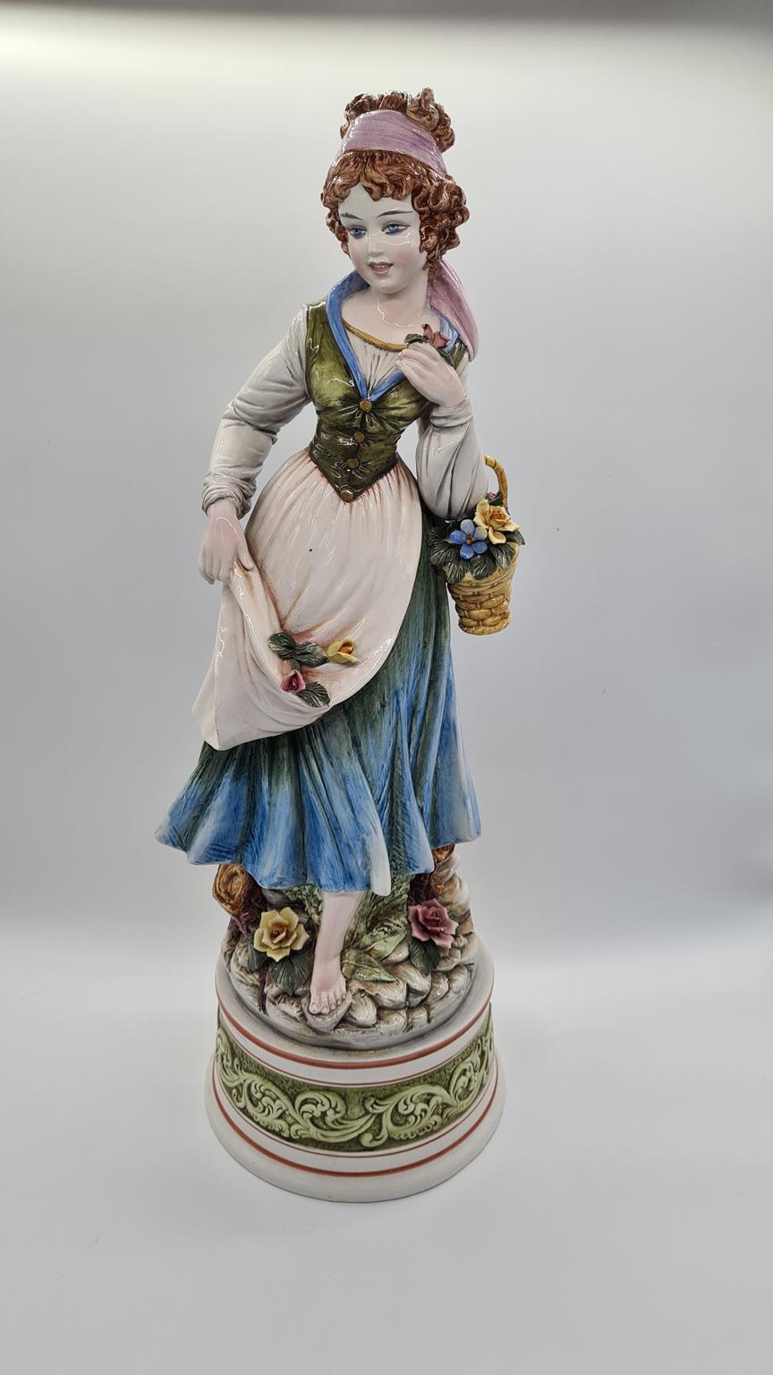 Wysoka ceramiczna figura "kobieta zbierająca kwiaty" proj. Domenico Poloniato, Włochy, lata 80