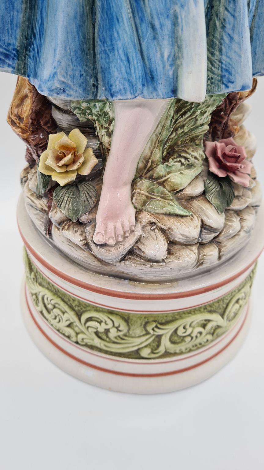 Wysoka ceramiczna figura "kobieta zbierająca kwiaty" proj. Domenico Poloniato, Włochy, lata 80