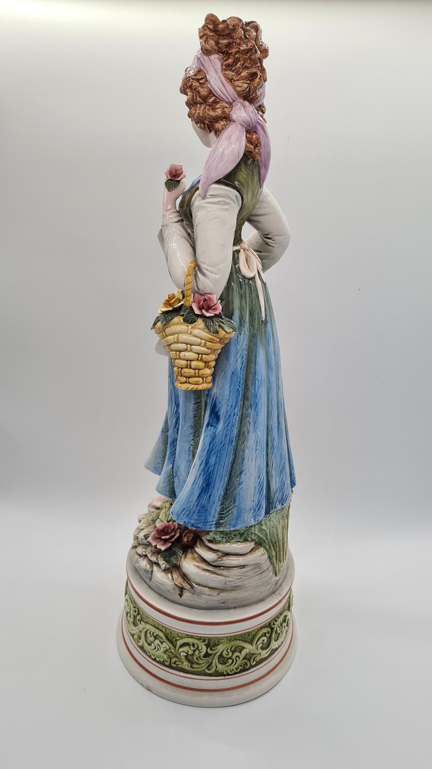 Wysoka ceramiczna figura "kobieta zbierająca kwiaty" proj. Domenico Poloniato, Włochy, lata 80