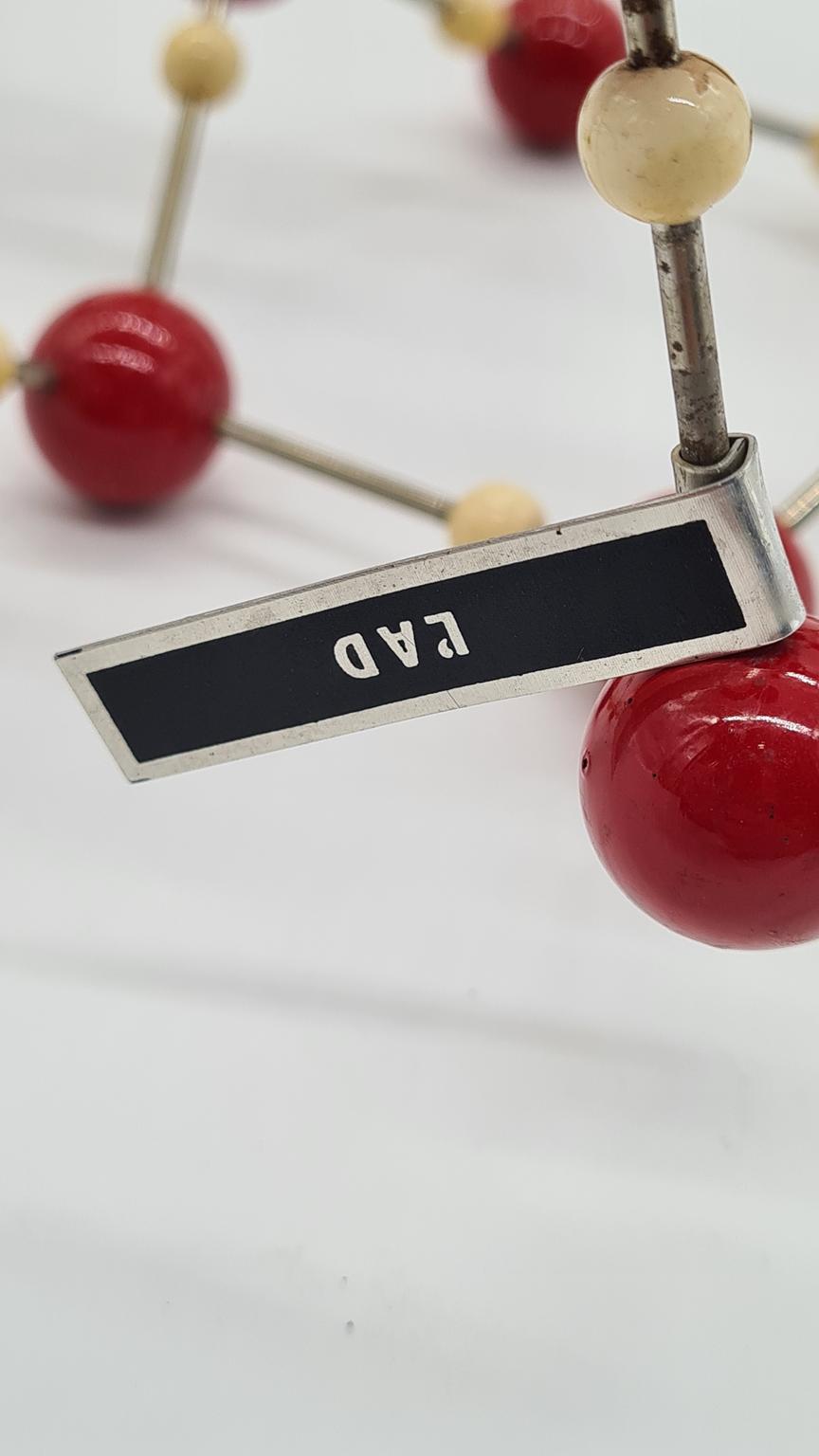 Model molekularny kryształu lodu, Czechosłowacja, lata 50