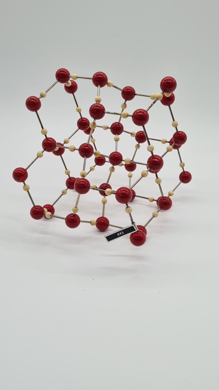 Model molekularny kryształu lodu, Czechosłowacja, lata 50