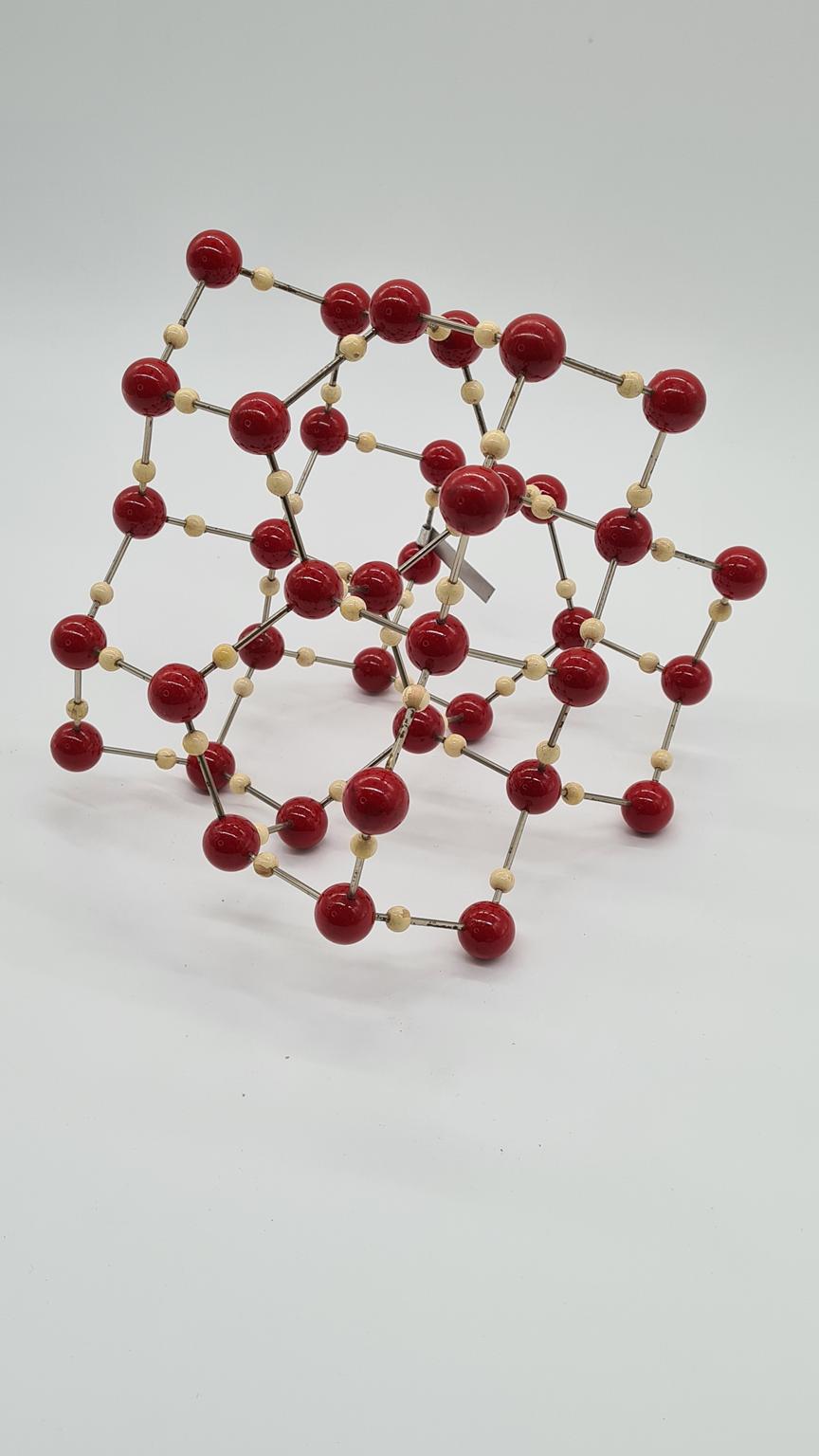 Model molekularny kryształu lodu, Czechosłowacja, lata 50