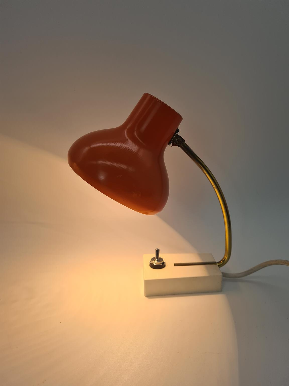 Pomarańczowa lampa biurkowa, lata 60/70