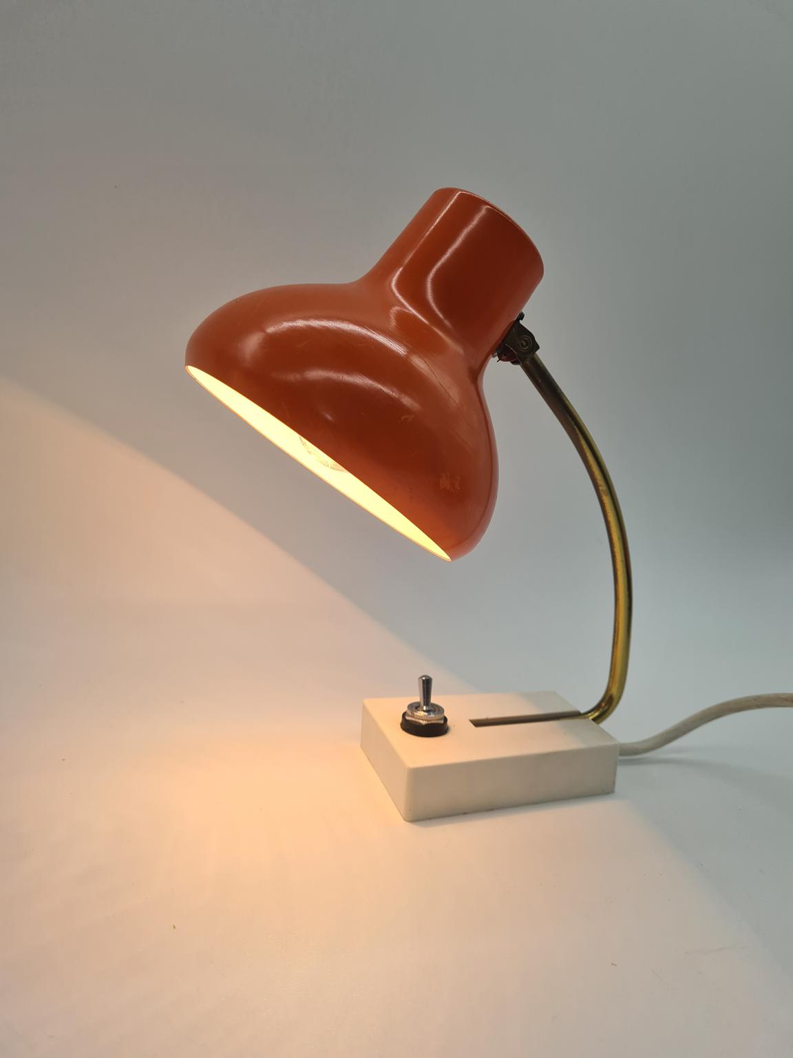 Pomarańczowa lampa biurkowa, lata 60/70